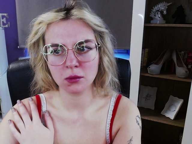 soft-zoey's BongaCams show and profile