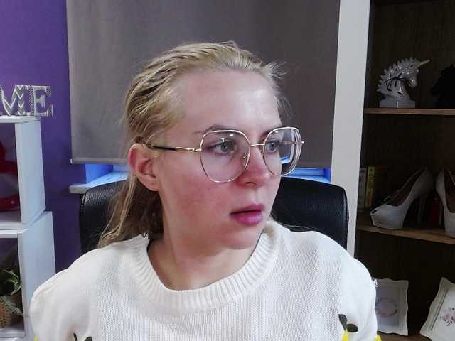 soft-zoey's BongaCams show and profile