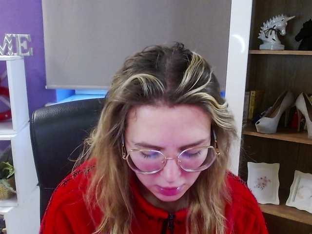 soft-zoey's BongaCams show and profile