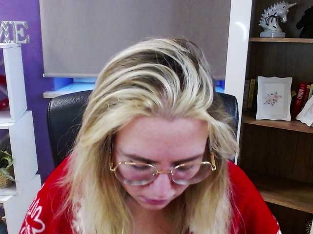 soft-zoey's BongaCams show and profile