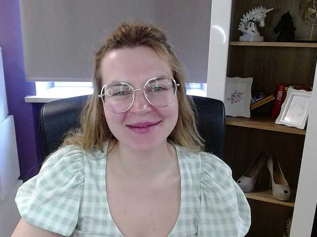 soft-zoey's BongaCams show and profile