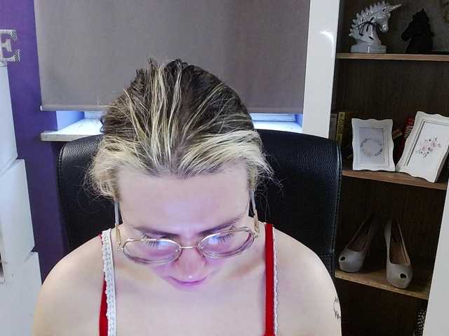 soft-zoey's BongaCams show and profile