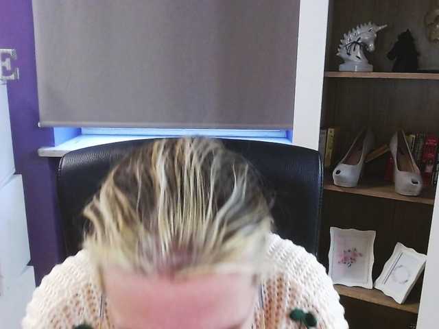 soft-zoey's BongaCams show and profile