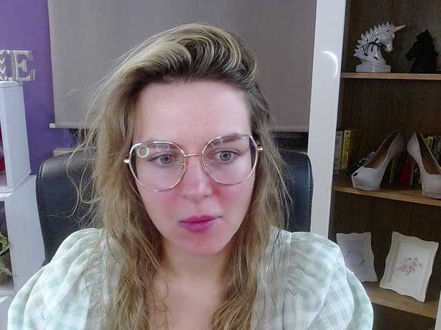 soft-zoey's BongaCams show and profile