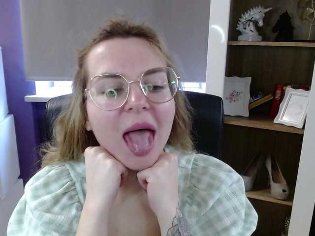 soft-zoey's BongaCams show and profile