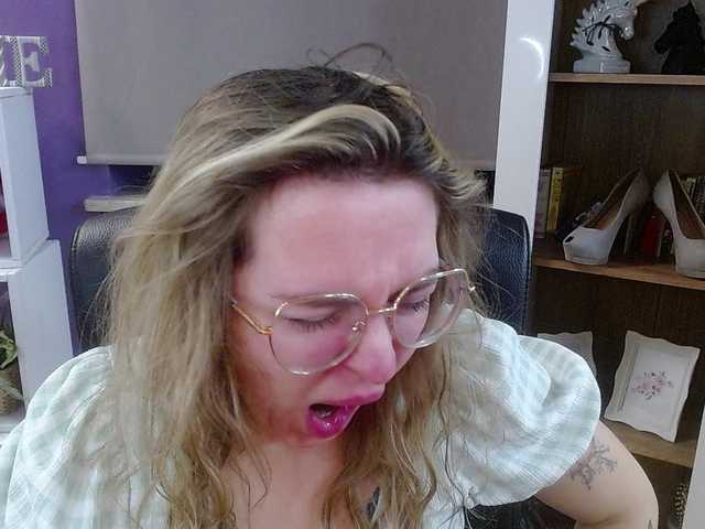 soft-zoey's BongaCams show and profile