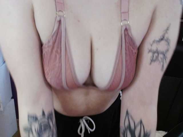 soft-zoey's BongaCams show and profile