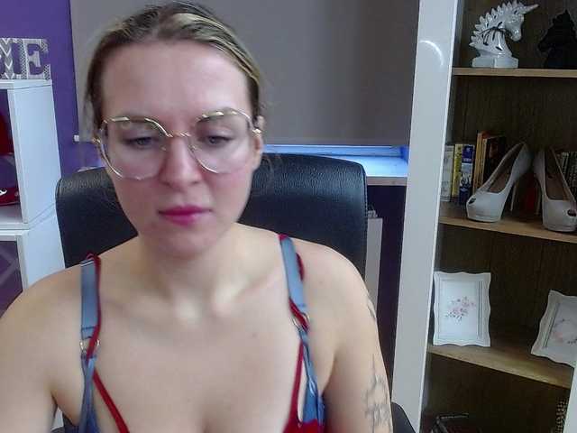 soft-zoey's BongaCams show and profile