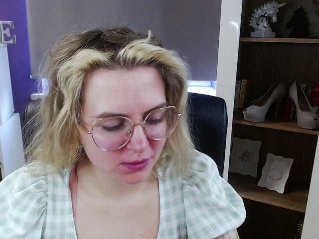 soft-zoey's BongaCams show and profile