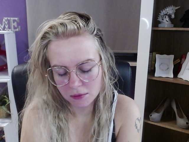 soft-zoey's BongaCams show and profile