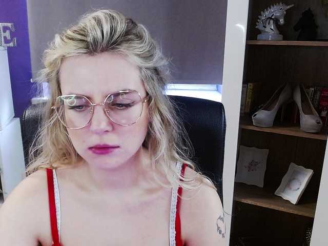 soft-zoey's BongaCams show and profile