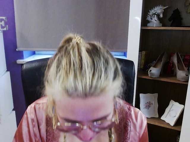 soft-zoey's BongaCams show and profile