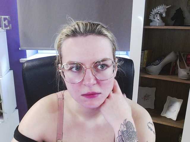 soft-zoey's BongaCams show and profile