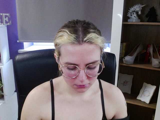 soft-zoey's BongaCams show and profile