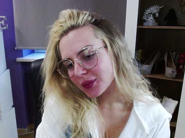 soft-zoey's BongaCams show and profile