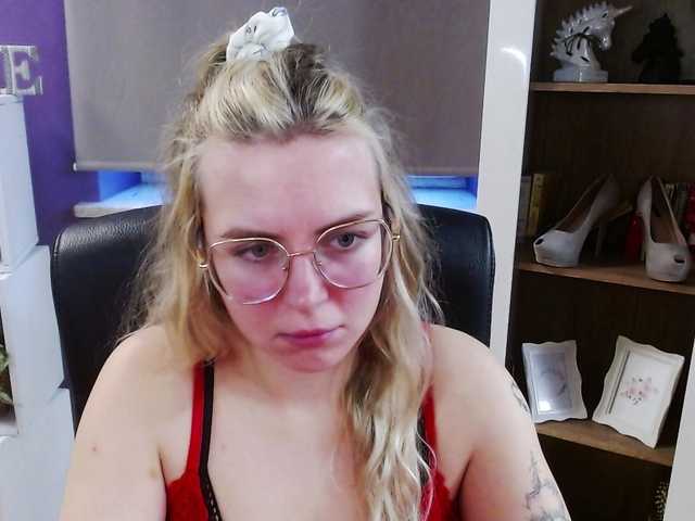 soft-zoey's BongaCams show and profile