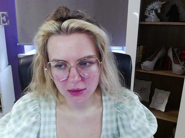 soft-zoey's BongaCams show and profile