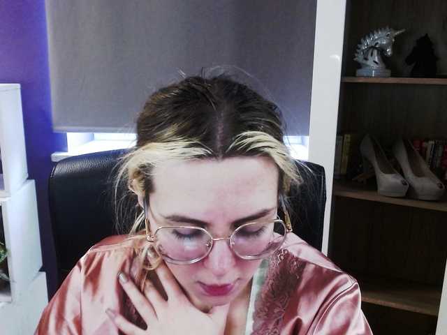 soft-zoey's BongaCams show and profile