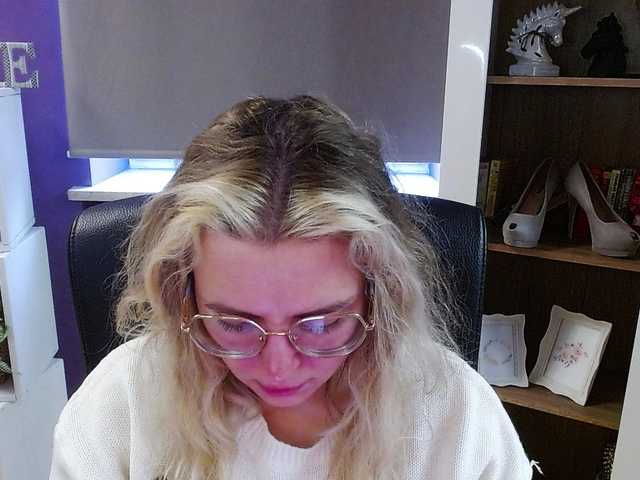 soft-zoey's BongaCams show and profile