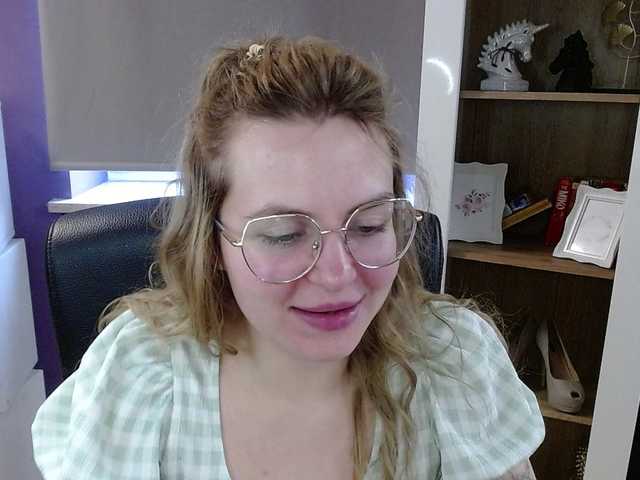 soft-zoey's BongaCams show and profile