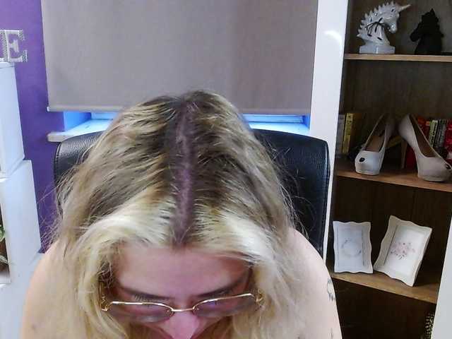 soft-zoey's BongaCams show and profile