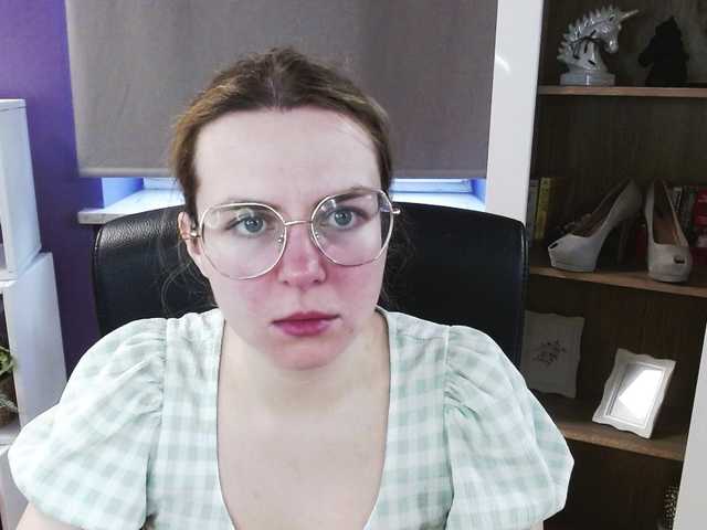 soft-zoey's BongaCams show and profile