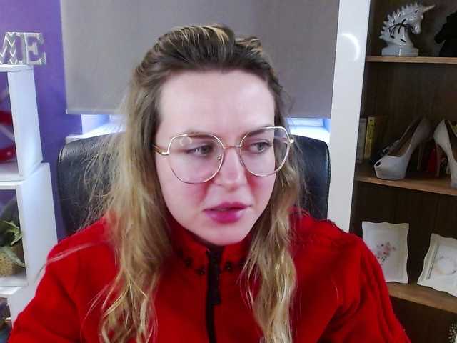 soft-zoey's BongaCams show and profile