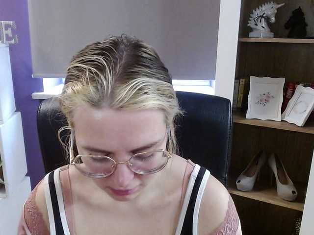 soft-zoey's BongaCams show and profile