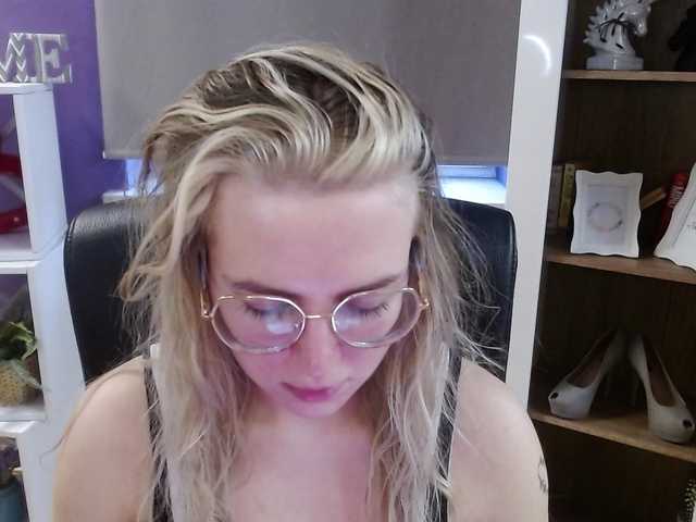 soft-zoey's BongaCams show and profile