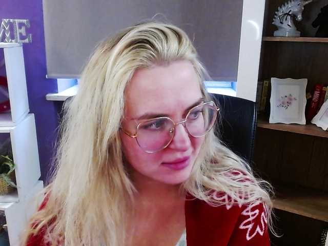 soft-zoey's BongaCams show and profile