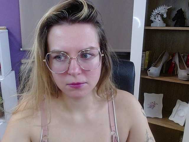 soft-zoey's BongaCams show and profile