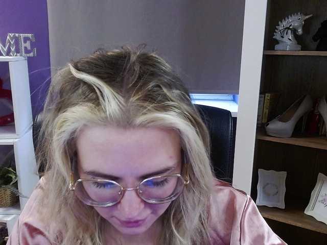 soft-zoey's BongaCams show and profile