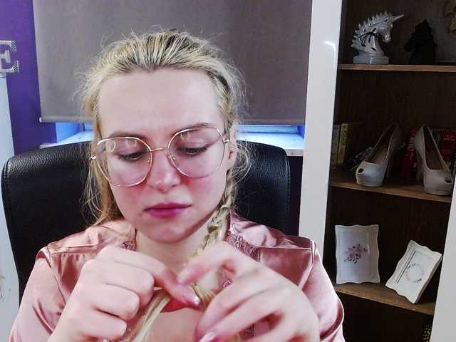 soft-zoey's BongaCams show and profile