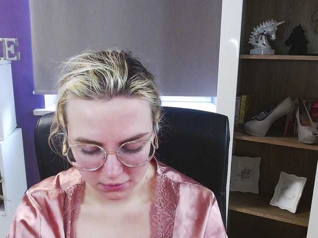 soft-zoey's BongaCams show and profile