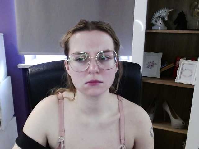 soft-zoey's BongaCams show and profile