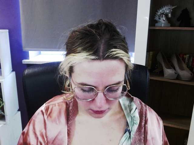 soft-zoey's BongaCams show and profile