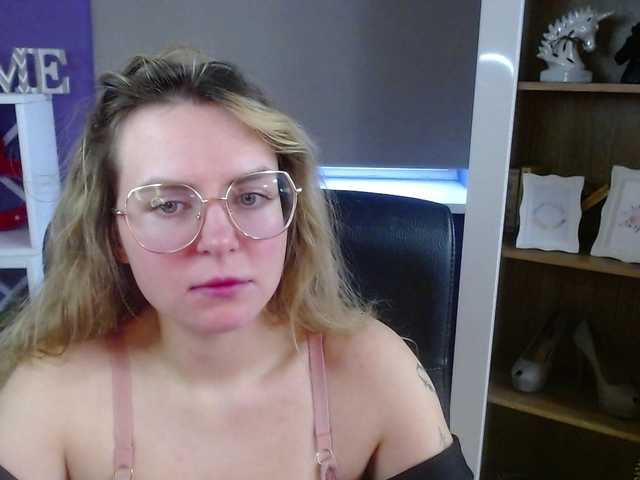 soft-zoey's BongaCams show and profile