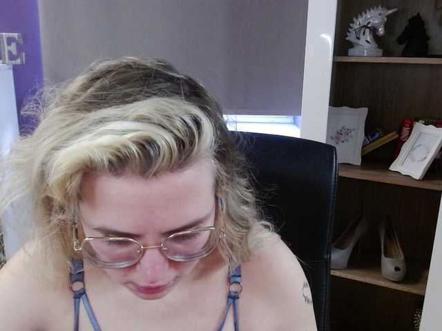 soft-zoey's BongaCams show and profile