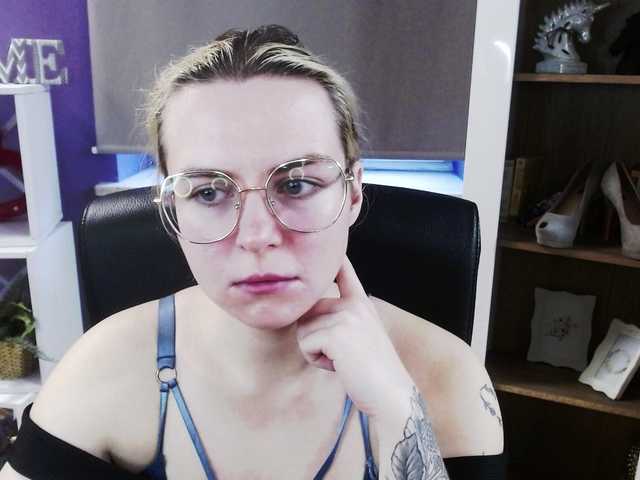 soft-zoey's BongaCams show and profile