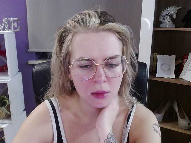 soft-zoey's BongaCams show and profile