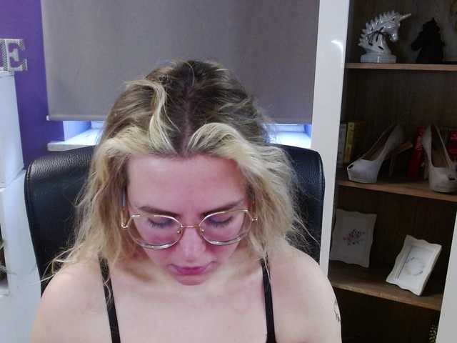 soft-zoey's BongaCams show and profile