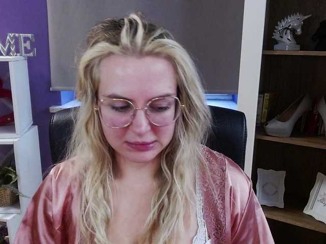 soft-zoey's BongaCams show and profile