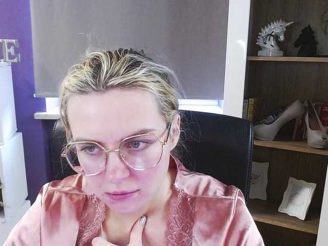 soft-zoey's BongaCams show and profile