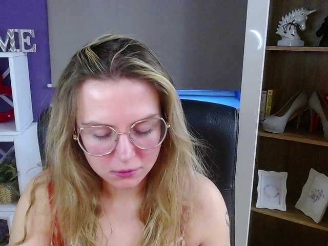 soft-zoey's BongaCams show and profile