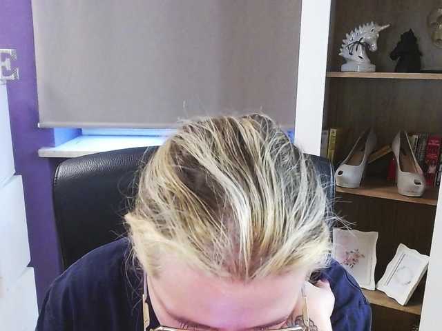 soft-zoey's BongaCams show and profile