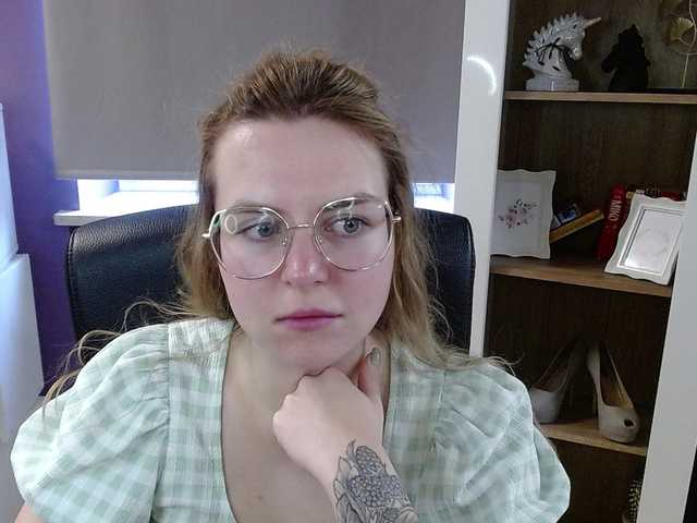 soft-zoey's BongaCams show and profile