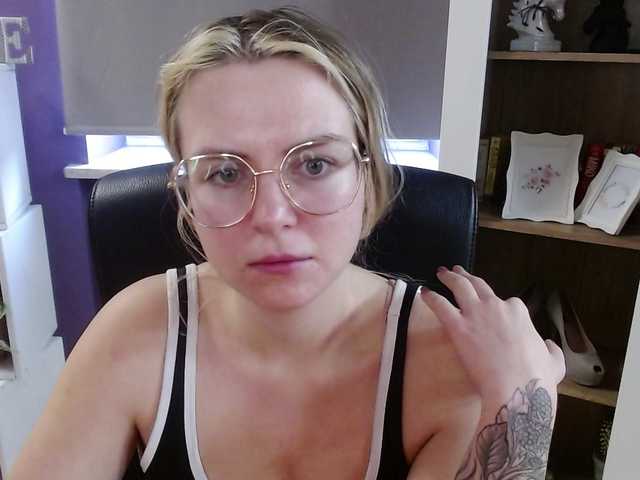 soft-zoey's BongaCams show and profile