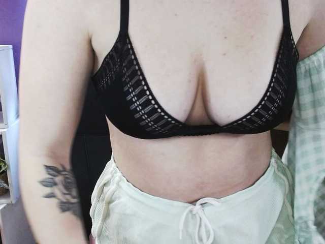 soft-zoey's BongaCams show and profile