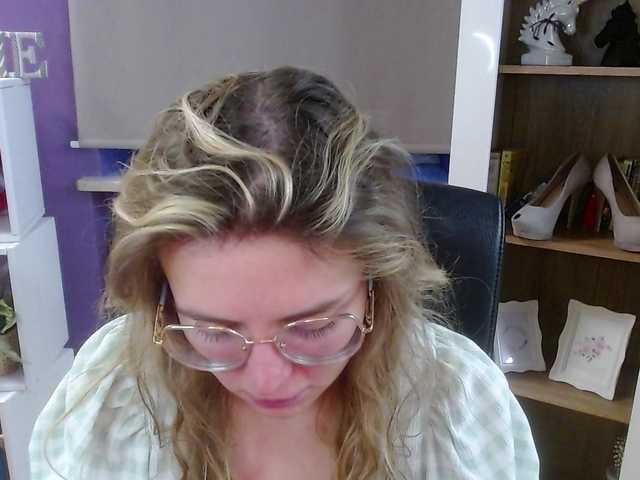 soft-zoey's BongaCams show and profile