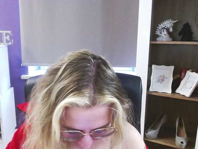 soft-zoey's BongaCams show and profile